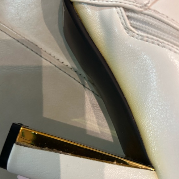 White boots - Picture 5 of 5